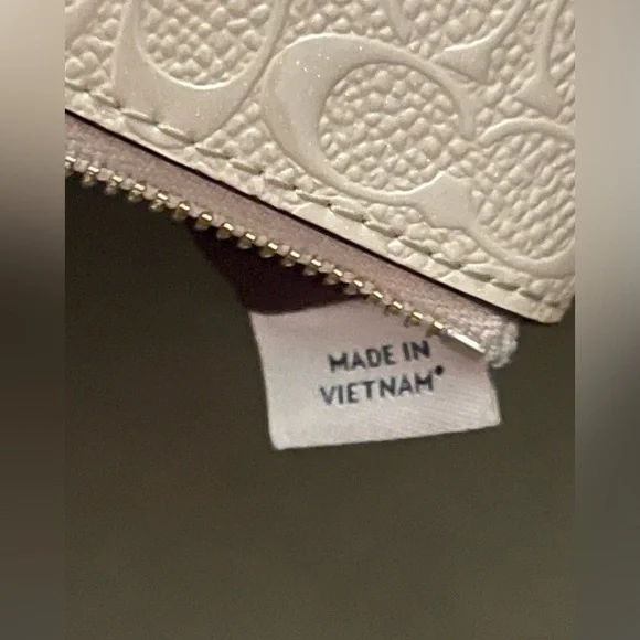 Coach Signature Patent Leather Corner Zip Wristlet in Beige NWOT - Picture 6 of 6